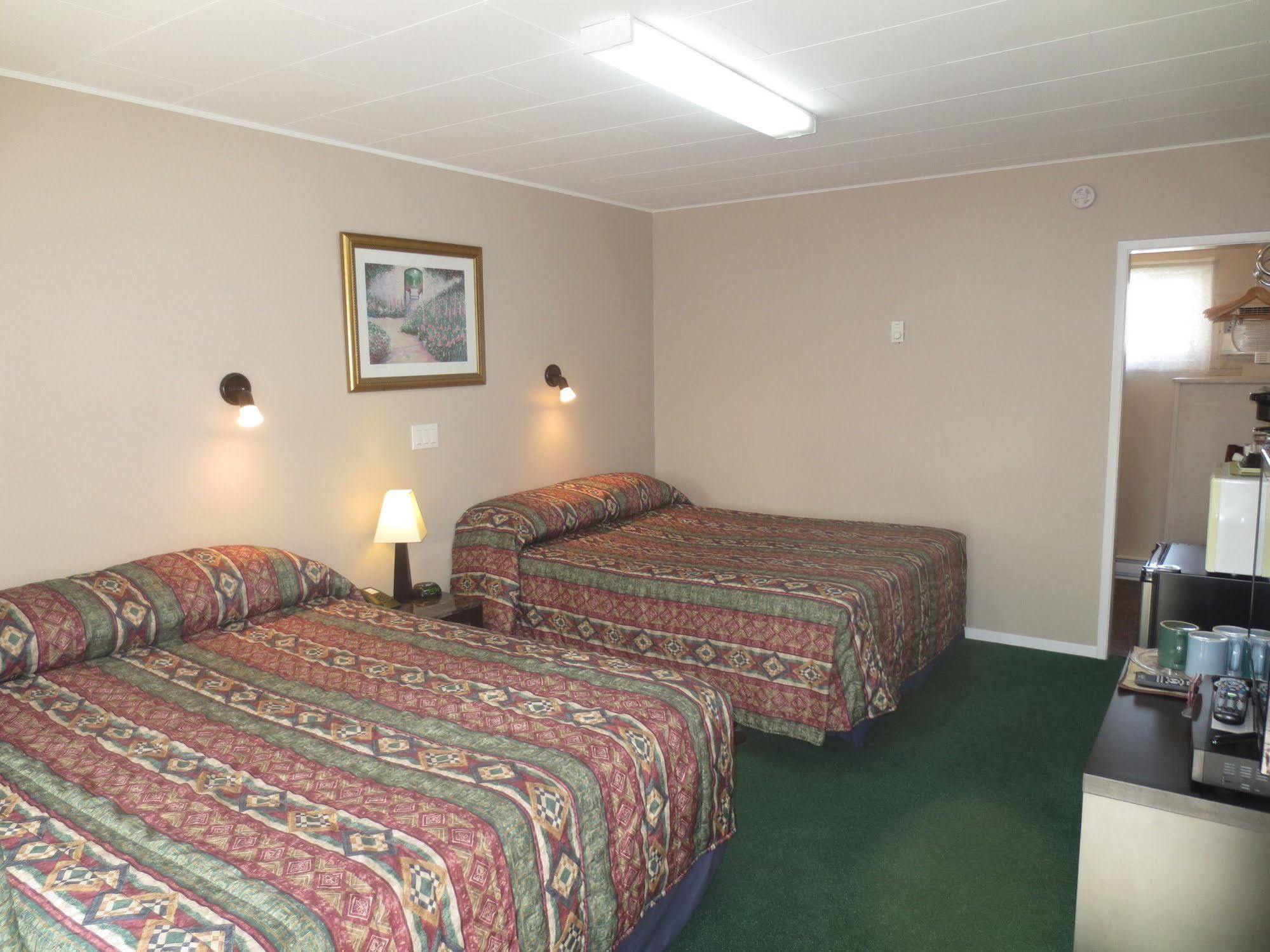 Overlander Motel Chase Zewnętrze zdjęcie
