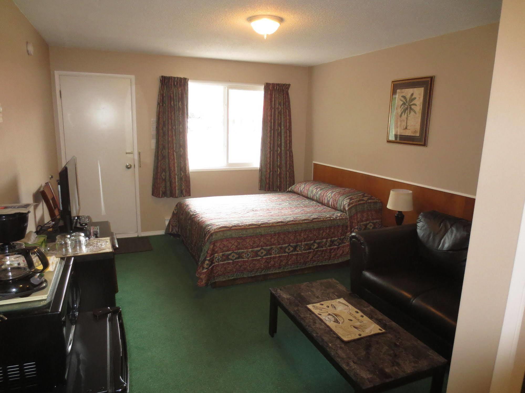 Overlander Motel Chase Zewnętrze zdjęcie