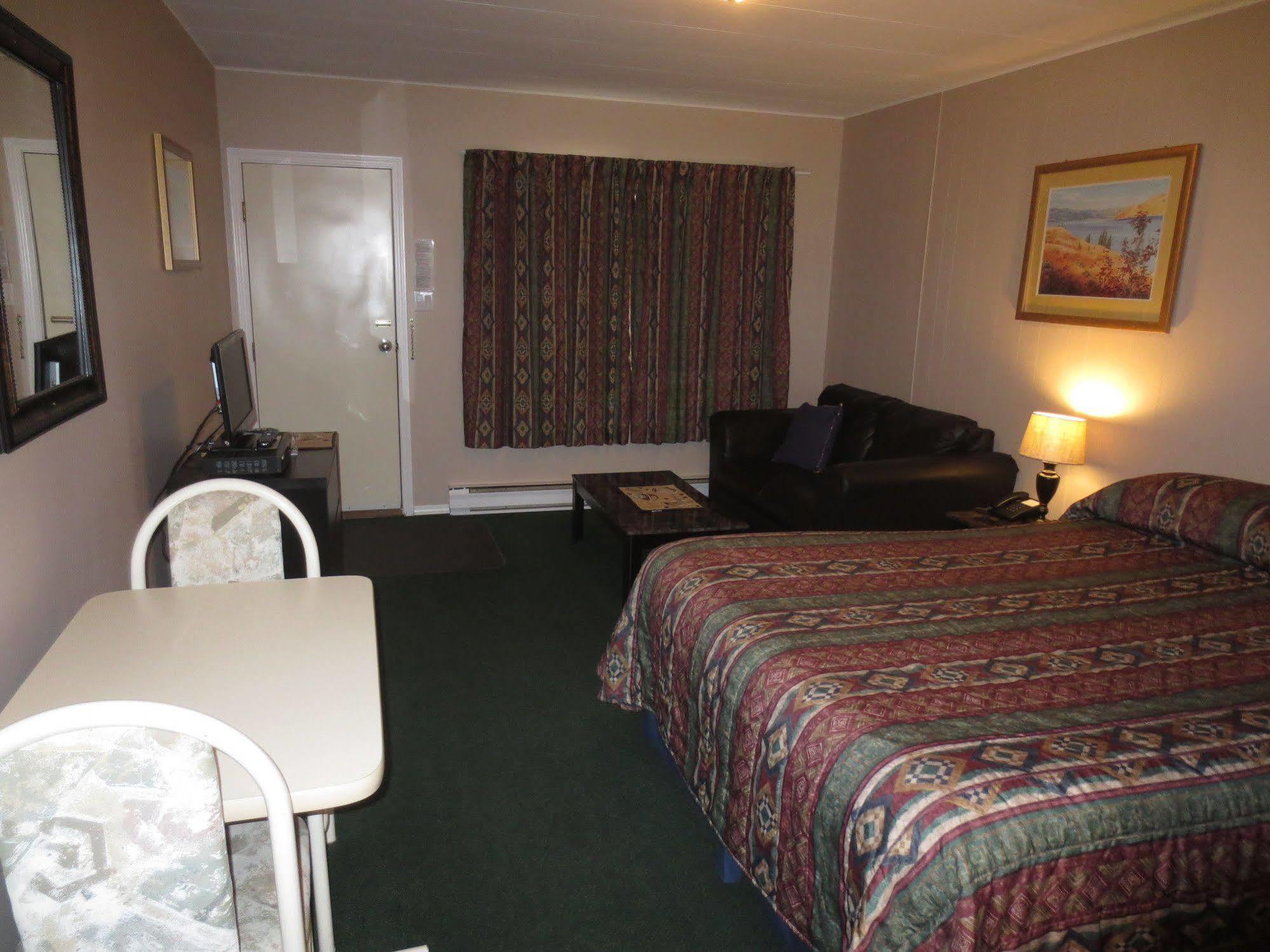 Overlander Motel Chase Zewnętrze zdjęcie